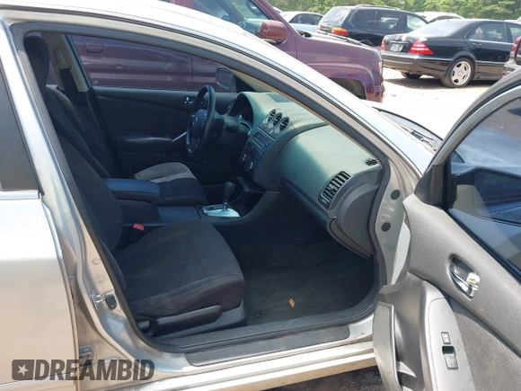 2011 Nissan Altima S with VIN 1N4AL2AP8BN470873, listed as a IAAI auction lot 42135060 with 171,894 mi miles and . Bid and sale history available at carsss.com. Image 5.