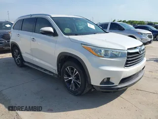 2016 Toyota Highlander XLE z VIN 5TDKKRFH7GS163157, wystawiony jako IAAI lot #42051244 z przebiegiem 121 042 mil mil oraz . Historia ofert i sprzedaży dostępna na DreamBid. Obrazek 1.