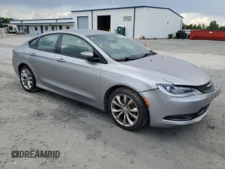 2015 Chrysler 200 S z VIN 1C3CCCBBXFN747271, wystawiony jako Copart lot #54495565 z przebiegiem 136 056 mil mil oraz Szkoda całkowita • Salvage title. Historia ofert i sprzedaży dostępna na DreamBid. Obrazek 4.