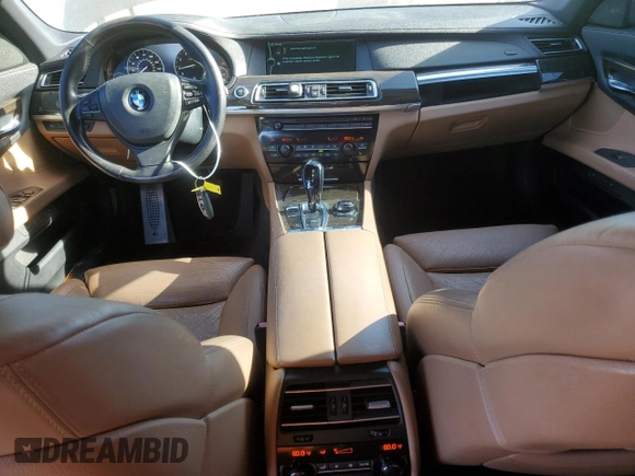2012 BMW 7 Series 750i z VIN WBAKA8C52CCY37618, wystawiony jako Copart lot #87510215 z przebiegiem 113 512 mil mil oraz Czysty tytuł • Clean title. Historia ofert i sprzedaży dostępna na DreamBid. Obrazek 8.