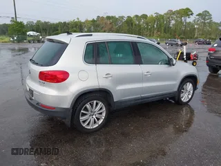 2013 Volkswagen Tiguan SE z VIN WVGAV7AX2DW532486, wystawiony jako IAAI lot #42813235 z przebiegiem 164 321 mil mil oraz . Historia ofert i sprzedaży dostępna na DreamBid. Obrazek 4.