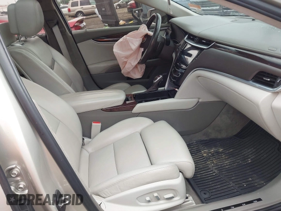 2014 Cadillac XTS Platinum z VIN 2G61T5S31E9209179, wystawiony jako IAAI lot #42241440 z przebiegiem 79 651 mil mil oraz . Historia ofert i sprzedaży dostępna na DreamBid. Obrazek 5.
