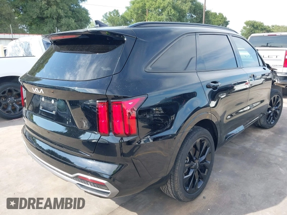 2023 Kia Sorento SX z VIN 5XYRK4LFXPG202339, wystawiony jako IAAI lot #42463572 z przebiegiem 27 928 mil mil oraz . Historia ofert i sprzedaży dostępna na DreamBid. Obrazek 4.