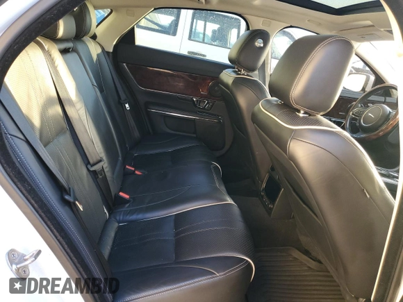 2016 Jaguar XJ R-Sport with VIN SAJWJ1CD8G8W02265, listed as a Copart auction lot 42821565 with 89,628 mi miles and Clean title. Bid and sale history available at DreamBid. Image 10.