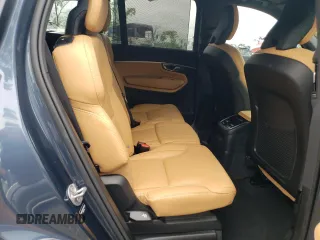 2025 Volvo XC90 Plug-In Hybrid Ultra z VIN YV4H60PFXS1305589, wystawiony jako Copart lot #59093425 z przebiegiem 7 326 mil mil oraz Szkoda całkowita • Salvage title. Historia ofert i sprzedaży dostępna na DreamBid. Obrazek 10.