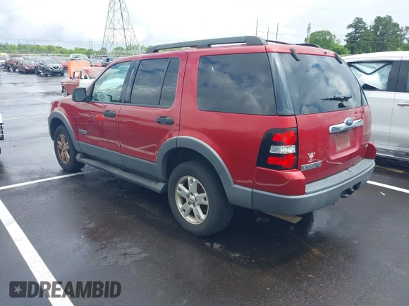 2006 Ford Explorer XLT z VIN 1FMEU63E96UB71315, wystawiony jako IAAI lot #42212974 z przebiegiem 223 088 mil mil oraz . Historia ofert i sprzedaży dostępna na DreamBid. Obrazek 3.