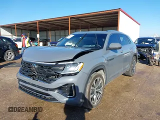 2024 Volkswagen Atlas SEL Premium R-Line z VIN 1V2FE2CA9RC223529, wystawiony jako IAAI lot #41188547 z przebiegiem 24 711 mil mil oraz . Historia ofert i sprzedaży dostępna na DreamBid. Obrazek 2.