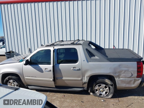 2007 Chevrolet Avalanche 3LT z VIN 3GNEC12047G179026, wystawiony jako IAAI lot #41225020 z przebiegiem 183 482 mil mil oraz . Historia ofert i sprzedaży dostępna na DreamBid. Obrazek 14.