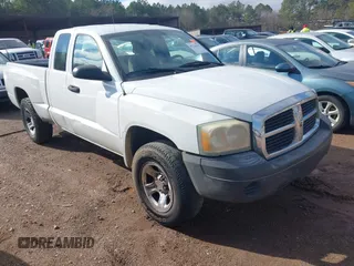2007 Dodge Dakota ST with VIN 1D7HE22K77S253416, listed as a IAAI auction lot 41244352 with 265,051 mi miles and . Bid and sale history available at carsss.com. Image 1.