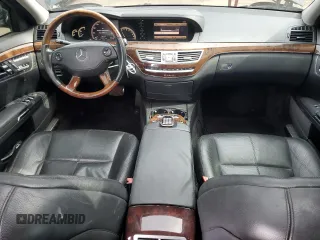 2009 Mercedes-Benz S 550 z VIN WDDNG86X29A243651, wystawiony jako Copart lot #57601455 z przebiegiem 141 637 mil mil oraz Nie do naprawy • Non repairable. Historia ofert i sprzedaży dostępna na DreamBid. Obrazek 8.