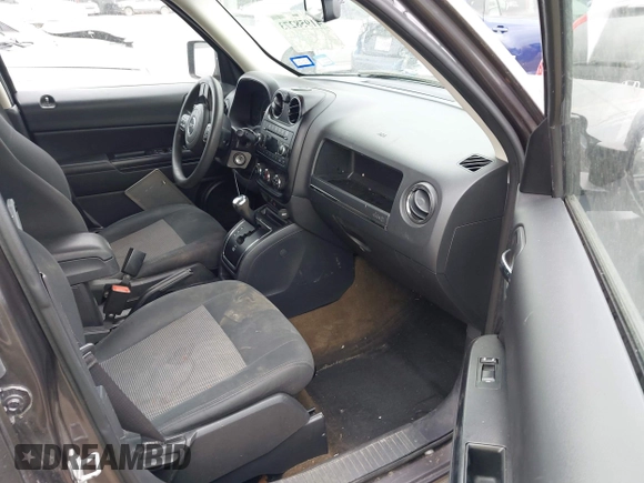 2016 Jeep Patriot Sport with VIN 1C4NJPBA8GD600091, listed as a IAAI auction lot 41958273 with 165,876 mi miles and . Bid and sale history available at carsss.com. Image 5.