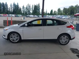 2018 Ford Focus Titanium z VIN 1FADP3N27JL314856, wystawiony jako IAAI lot #42553390 z przebiegiem 82 936 mil mil oraz . Historia ofert i sprzedaży dostępna na DreamBid. Obrazek 14.