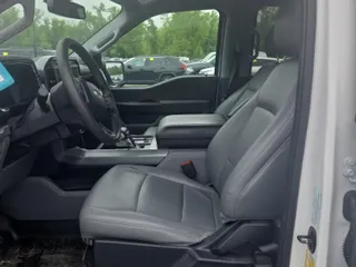 2023 Ford F-150 Lightning Pro z VIN 1FTVW1EL0PWG02840, wystawiony jako IAAI lot #42379448 z przebiegiem 52 710 mil mil oraz . Historia ofert i sprzedaży dostępna na DreamBid. Obrazek 22.