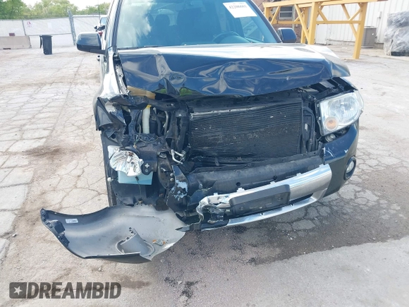 2010 Ford Escape Limited z VIN 1FMCU0EG6AKC04990, wystawiony jako IAAI lot #42206601 z przebiegiem 139 400 mil mil oraz . Historia ofert i sprzedaży dostępna na DreamBid. Obrazek 6.