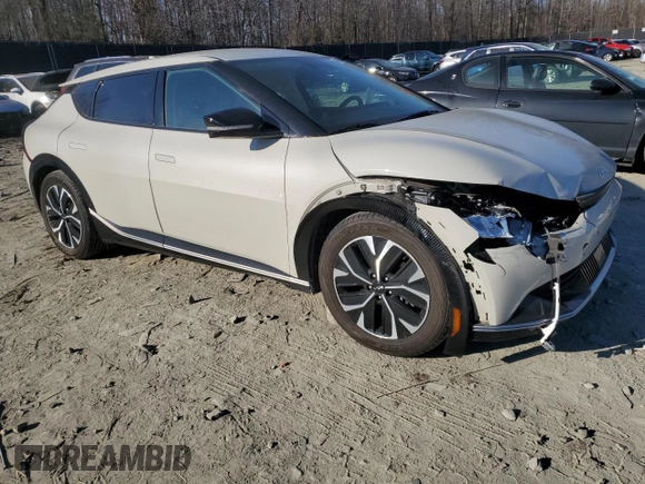 2022 Kia EV6 Wind with VIN KNDC3DLC4N5032784, listed as a Copart auction lot 46916385 with 70,102 mi miles and Salvage Title. Bid and sale history available at carsss.com. Image 4.