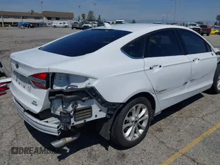 2019 Ford Fusion SE with VIN 3FA6P0HD3KR201350, listed as a IAAI auction lot 41988519 with 46,105 mi miles and . Bid and sale history available at carsss.com. Image 18.