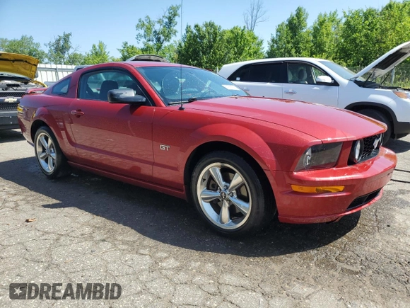 2008 Ford Mustang GT Deluxe z VIN 1ZVHT82H185148925, wystawiony jako Copart lot #61918505 z przebiegiem 186 364 mil mil oraz Czysty tytuł • Clean title. Historia ofert i sprzedaży dostępna na DreamBid. Obrazek 4.