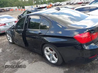 2013 BMW 3 Series 328i xDrive с VIN WBA3B5C55DF592295, выставлен на аукционе IAAI как лот 42231213 с пробегом 131 473 миль миль и . История ставок и продаж доступна на DreamBid. Изображение 14.