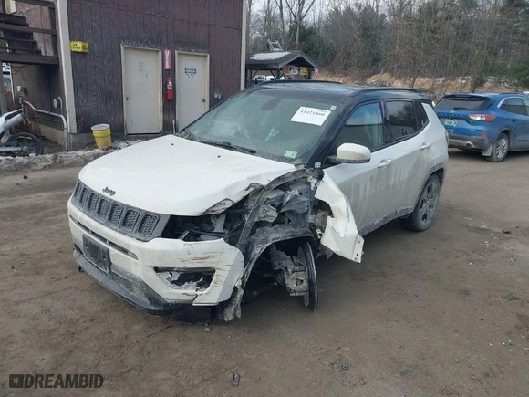 2019 Jeep Compass Latitude with VIN 3C4NJDBB9KT839577, listed as a IAAI auction lot 41421860 with 90,930 mi miles. Bid and sale history available at carsss.com. Image 2.