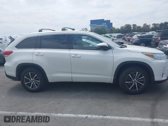2018 Toyota Highlander SE with VIN 5TDKZRFH7JS546793, listed as a IAAI auction lot 42156937 with 59,181 mi miles and . Bid and sale history available at DreamBid. Image 13.