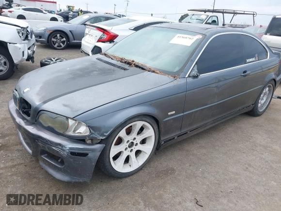 2001 BMW 3 Series 325Ci with VIN WBABN33461JW47585, listed as a IAAI auction lot 41568702 with 1 mi miles. Bid and sale history available at carsss.com. Image 2.