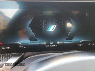 2023 BMW i7 xDrive60 z VIN WBY53EJ00PCN75375, wystawiony jako Copart lot #53385964 z przebiegiem 2540 mil mil oraz Szkody całkowita. Historia ofert i sprzedaży dostępna na DreamBid. Obrazek 9.