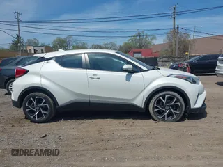 2018 Toyota C-HR XLE z VIN NMTKHMBX2JR026180, wystawiony jako IAAI lot #42156129 z przebiegiem 77 795 mil mil oraz . Historia ofert i sprzedaży dostępna na DreamBid. Obrazek 13.