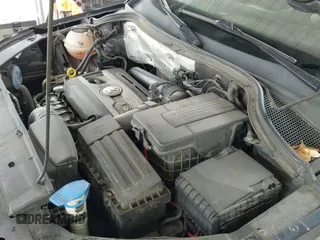 2017 Volkswagen Tiguan Wolfsburg Edition z VIN WVGRV7AX5HW501063, wystawiony jako IAAI lot #42099362 z przebiegiem 76 597 mil mil oraz . Historia ofert i sprzedaży dostępna na DreamBid. Obrazek 19.