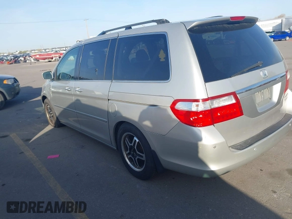 2005 Honda Odyssey TOURING with VIN 5FNRL38875B004209, listed as a IAAI auction lot 42003057 with 242,794 mi miles. Bid and sale history available at carsss.com. Image 3.