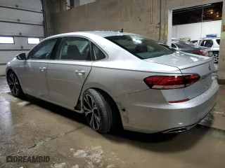 2020 Volkswagen Passat 2.0T SEL with VIN 1VWCA7A34LC015855, listed as a Copart auction lot 44553995 with 32,612 mi miles and Salvage Title. Bid and sale history available at carsss.com. Image 2.