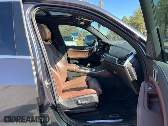 2019 BMW X5 xDrive40i with VIN 5UXCR6C57KLL63540, listed as a Copart auction lot 50080445 with 124,292 mi miles and Clean Title. Bid and sale history available at carsss.com. Image 5.