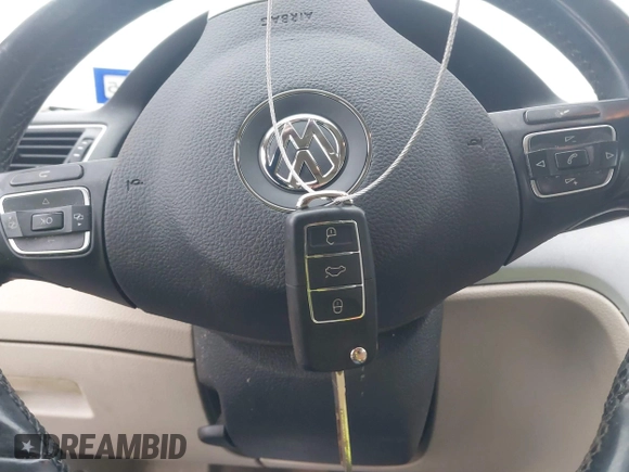 2013 Volkswagen Passat SE с VIN 1VWBH7A33DC052582, выставлен на аукционе IAAI как лот 41431178 с пробегом 127 072 миль миль и . История ставок и продаж доступна на DreamBid. Изображение 11.