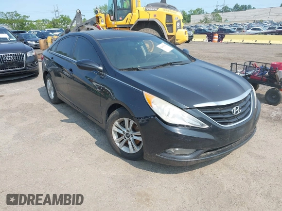 2013 Hyundai Sonata GLS z VIN 5NPEB4AC3DH590686, wystawiony jako IAAI lot #42361510 z przebiegiem 121 719 mil mil oraz . Historia ofert i sprzedaży dostępna na DreamBid. Obrazek 1.