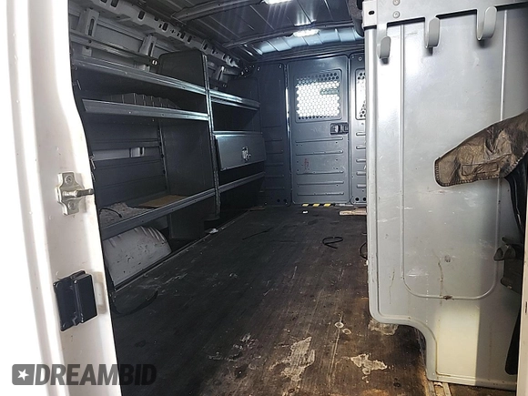 2017 Chevrolet Express Cargo z VIN 1GCWGAFF4H1300511, wystawiony jako IAAI lot #42802223 z przebiegiem 132 303 mil mil oraz . Historia ofert i sprzedaży dostępna na DreamBid. Obrazek 22.
