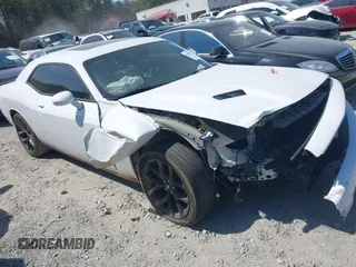 2019 Dodge Challenger SXT z VIN 2C3CDZAG2KH529275, wystawiony jako IAAI lot #41898002 z przebiegiem 87 500 mil mil oraz . Historia ofert i sprzedaży dostępna na DreamBid. Obrazek 1.
