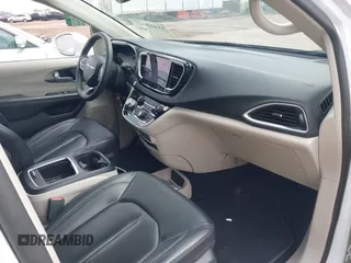 2022 Chrysler Pacifica Touring L with VIN 2C4RC1BG5NR170186, listed as a IAAI auction lot 41422057 with 71,204 mi miles and . Bid and sale history available at DreamBid. Image 5.