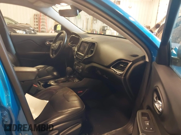 2019 Jeep Cherokee Trailhawk with VIN 1C4PJMBX4KD389637, listed as a IAAI auction lot 41740750 with 46,695 mi miles and . Bid and sale history available at DreamBid. Image 5.