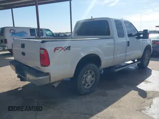 2012 Ford F-250 XL z VIN 1FT7X2B65CEA15950, wystawiony jako IAAI lot #41786771 z przebiegiem 306 477 mil mil oraz . Historia ofert i sprzedaży dostępna na DreamBid. Obrazek 4.