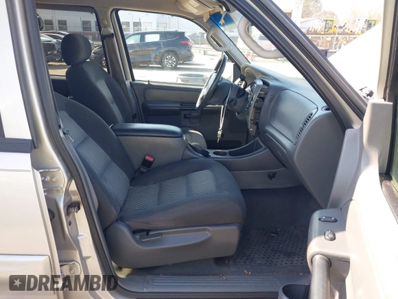 2004 Ford Explorer Sport Trac XLS z VIN 1FMZU77K74UA28903, wystawiony jako IAAI lot #41891563 z przebiegiem 186 399 mil mil oraz . Historia ofert i sprzedaży dostępna na DreamBid. Obrazek 5.