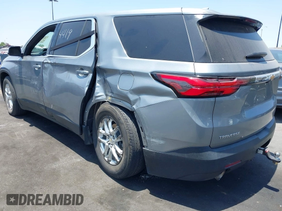 2023 Chevrolet Traverse LS z VIN 1GNERFKW3PJ123206, wystawiony jako IAAI lot #42564419 z przebiegiem 43 735 mil mil oraz . Historia ofert i sprzedaży dostępna na DreamBid. Obrazek 3.