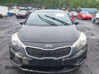 2014 Kia Forte EX z VIN KNAFX4A85E5046464, wystawiony jako IAAI lot #42326739 z przebiegiem 183 658 mil mil oraz . Historia ofert i sprzedaży dostępna na DreamBid. Obrazek 6.