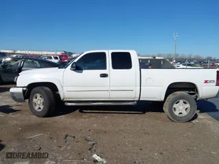 2007 Chevrolet Silverado 1500 Classic LT3 with VIN 1GCEK19B17Z101323, listed as a IAAI auction lot 41706534 with 291,917 mi miles. Bid and sale history available at carsss.com. Image 13.