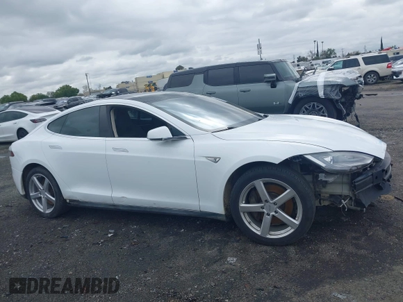 2013 Tesla Model S с VIN 5YJSA1CN0DFP31750, выставлен на аукционе IAAI как лот 41911343 с пробегом 209 664 миль миль и . История ставок и продаж доступна на DreamBid. Изображение 14.