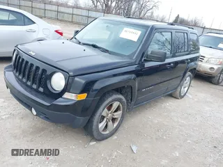 2013 Jeep Patriot Latitude with VIN 1C4NJPFB2DD233848, listed as a IAAI auction lot 41711832 with Not Provided miles. Bid and sale history available at carsss.com. Image 2.