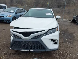 2019 Toyota Camry LE z VIN 4T1B11HK7KU687261, wystawiony jako IAAI lot #42016114 z przebiegiem 123 007 mil mil oraz . Historia ofert i sprzedaży dostępna na DreamBid. Obrazek 12.