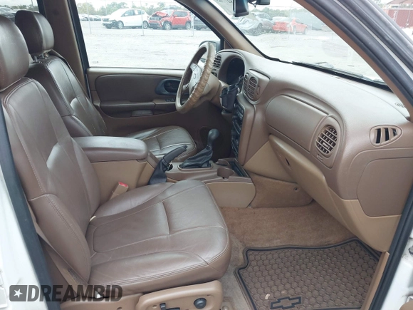 2003 Chevrolet TrailBlazer LS with VIN 1GNDS13S732101387, listed as a IAAI auction lot 41847763 with 172,939 mi miles. Bid and sale history available at carsss.com. Image 5.
