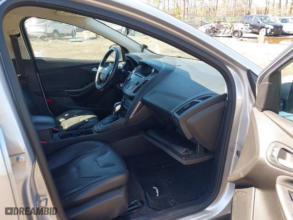 2015 Ford Focus SE with VIN 1FADP3F28FL292663, listed as a IAAI auction lot 41865686 with 999,999 mi miles. Bid and sale history available at carsss.com. Image 5.