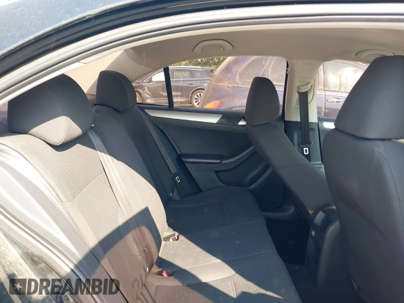 2015 Volkswagen Jetta SE with VIN 3VWD07AJ9FM411420, listed as a IAAI auction lot 40246311 with 141,456 mi miles and . Bid and sale history available at DreamBid. Image 8.