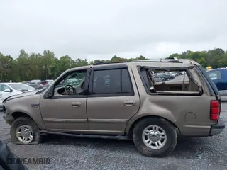 2001 Ford Expedition XLT with VIN 1FMPU16L31LB39187, listed as a IAAI auction lot 40405470 with 1 mi miles. Bid and sale history available at carsss.com. Image 15.
