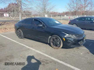 2024 Kia K5 GT-Line z VIN 5XXG64J20RG246420, wystawiony jako IAAI lot #40806143 z przebiegiem 14 693 mil mil oraz . Historia ofert i sprzedaży dostępna na DreamBid. Obrazek 1.
